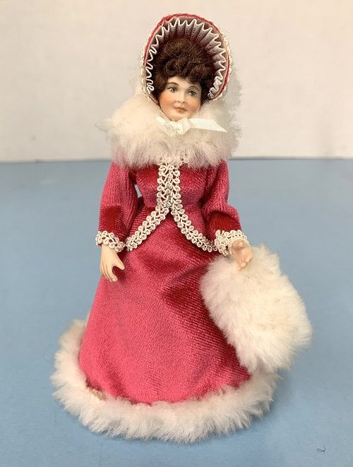 Hazel - Lady in Pink Velvet &amp; White Fur AUC702