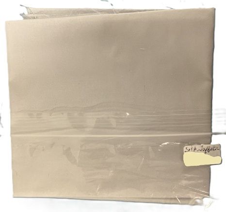 Ivory Silk Taffeta 18"x20" SILK259c
