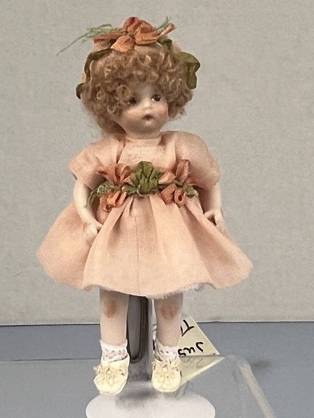 Just Me Pouty by Winifred Holloway mc03092