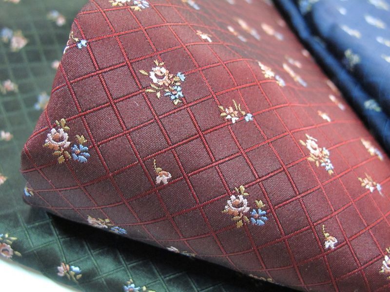 KS127 - Brocade - Dark Red with Pink Rose ks127