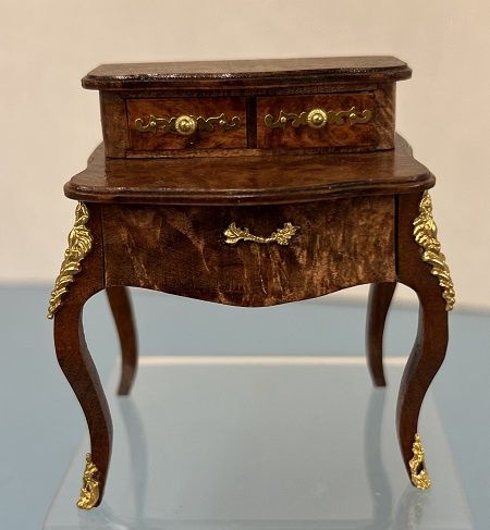Ladies Transitional Desk mc05694