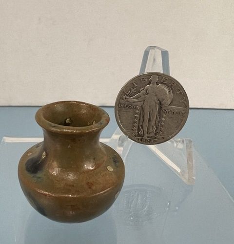 Hand thrown pottery vase mn444