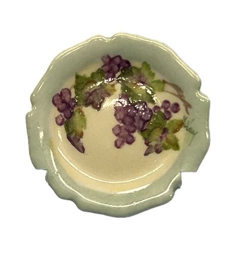 Handpainted Porcelain Grapes Plate cn0064