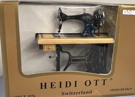 Heidi Ott Treadle Sewing Machine xy201p
