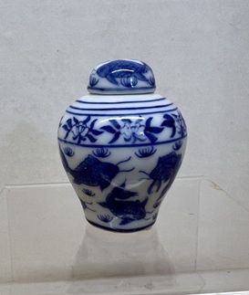 Jardiniere Pot with Fish Motif and Lid cn429