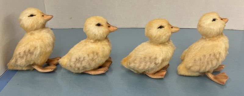 Jemima's Ducklings w/o Felted Egg by R. John Wright rjw0005