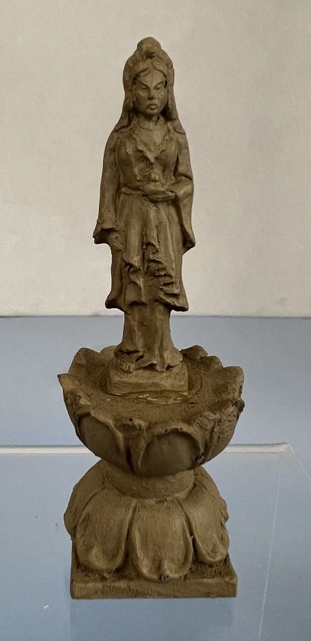Kuan Yin on Lotus Pedestal lb006