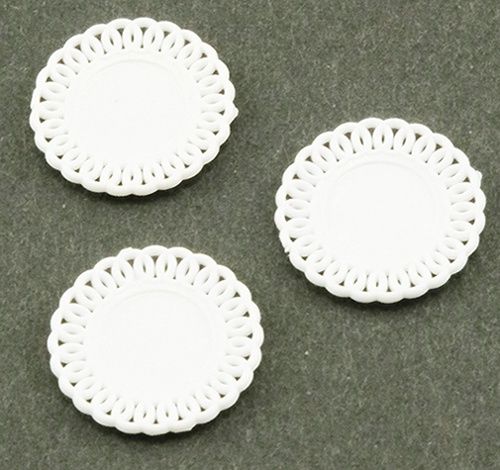 Lace-Edged Plates -- White 3 Pc CB153