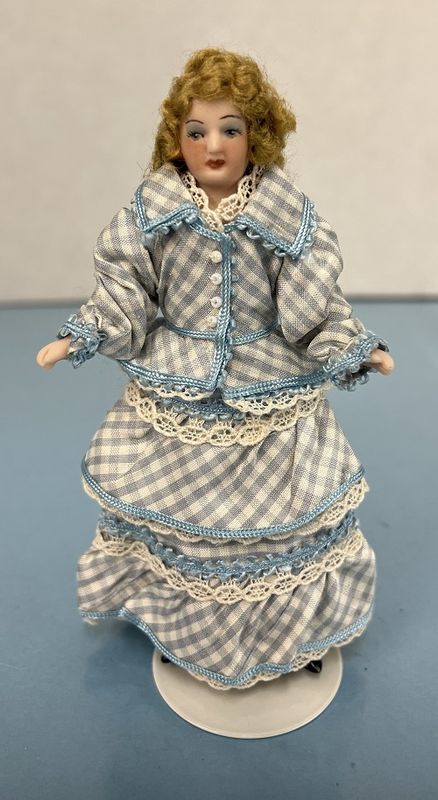 Lady in Blue Silk Costume mn175