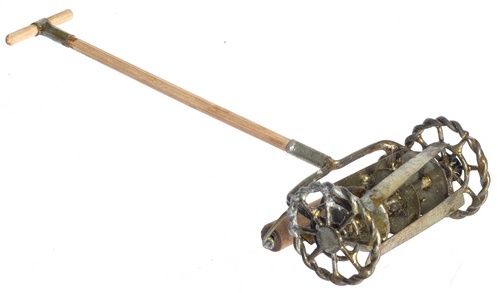 Lawn Mower (Old Fashioned Push Mower) azg8604