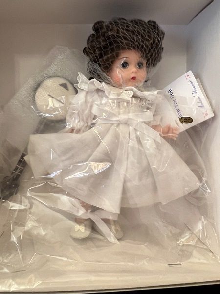 Madame Alexander Yellow Hat Doll 2000 #25320 8 mayellowhatdoll