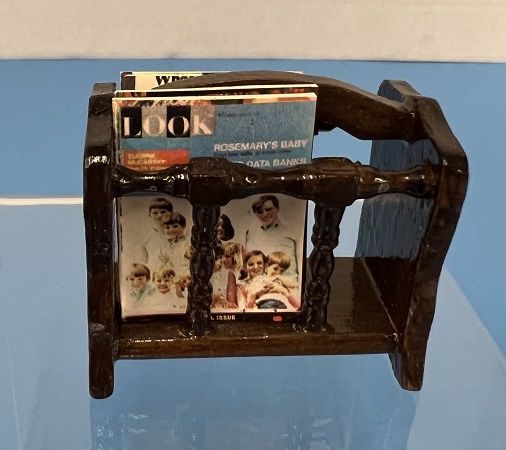 Magazine rack with magazines mc05938