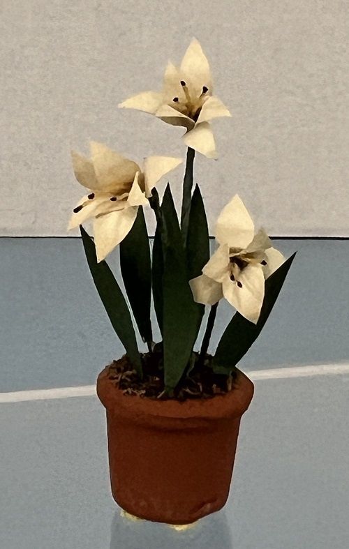 Lilies in Terracotta Pot mc149x