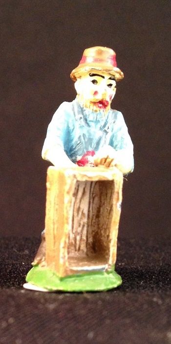 Kneeling Man With Crate 62715R