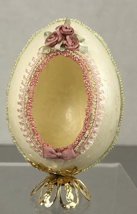 Large Cream Colored Egg mc02095