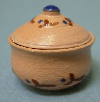 Lidded pot with decorative painting Jheitz7