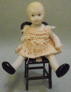Little Girl in Peach Dress 10000129-1