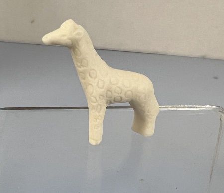 Little Giraffe in Porcelain mc04847