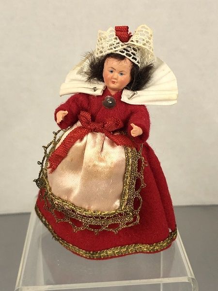 Little Queen of Hearts type doll mc04090