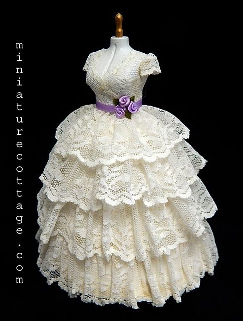 Mannequin with Dress c011021