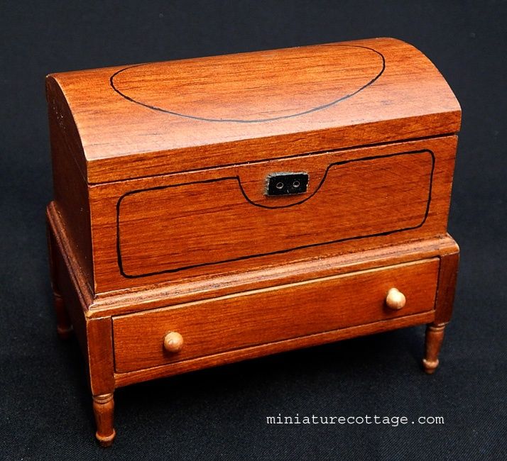 AZT6745 Lincoln Dome Chest/ Walnut