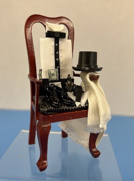 Man's Accessories in a Chair lv2244
