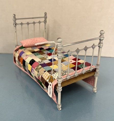 Metal Bed with Handmade Quilt mc79x