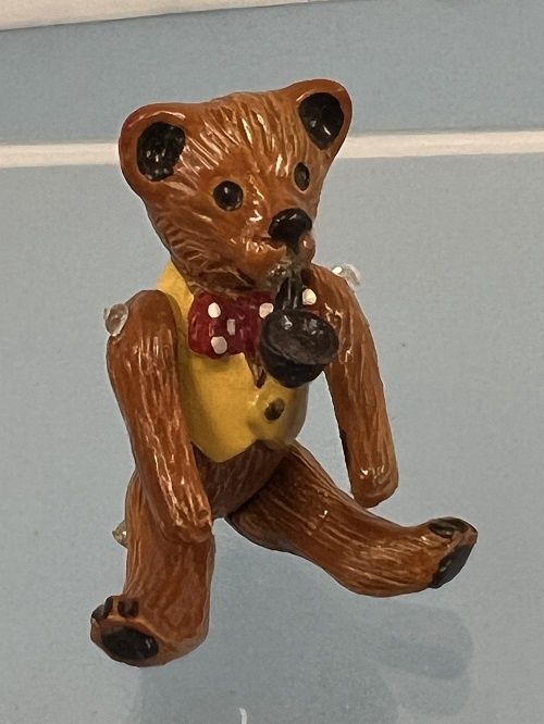 Metal Jointed Bear with Pipe mn320