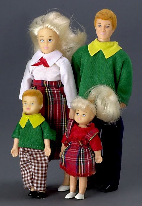 AZG7601 Modern Doll Family of Four