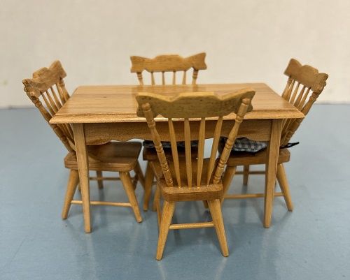 Oak Finish Table and Chairs mc1812x