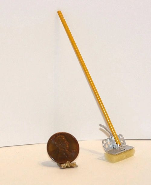 Mop with Pull Down Squeezie isl837