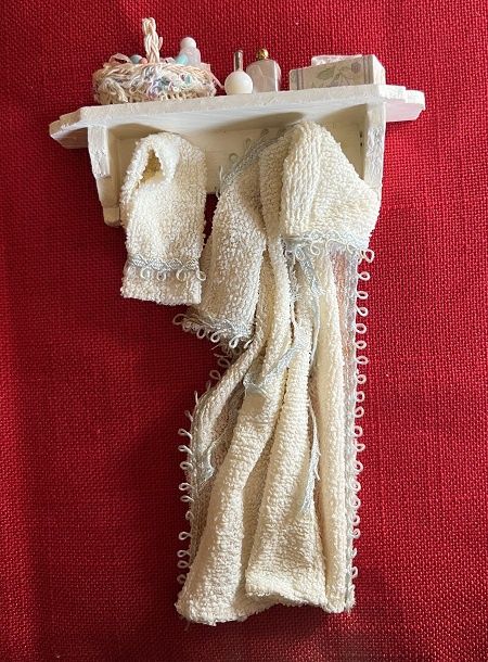 Off White Shelf With Bathrobe ala114