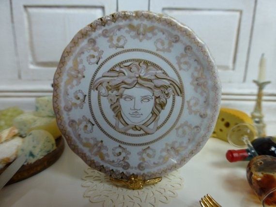 Medusa Gala Dollhouse Miniature Plate ttmt119