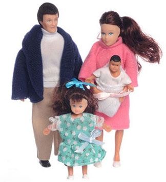 AZ00020 Modern Doll Family, Brunette