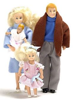 AZ00010 Modern Doll Family, Blonde