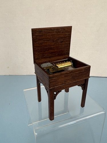 Music Chest with music box (vintage) mc031022