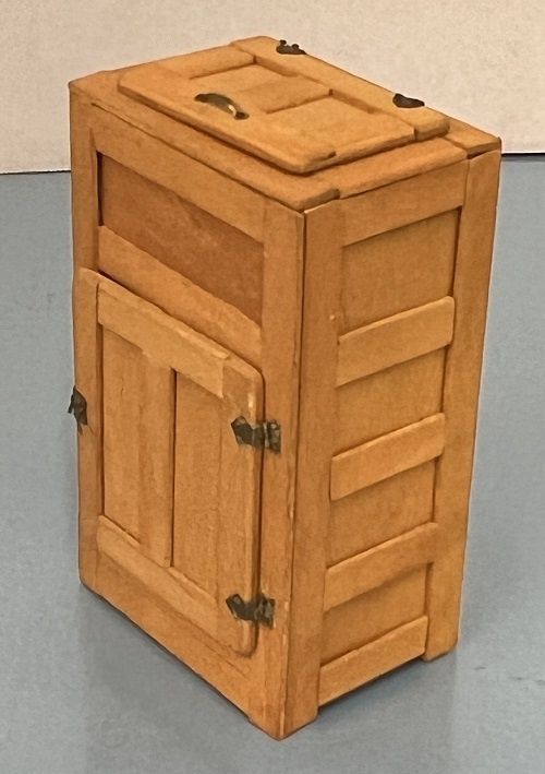 Oak Icebox mn174