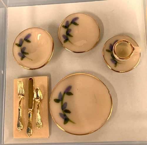 One Place Setting of China mc1933x