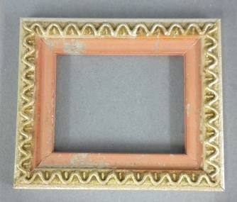 Miniature Cottage Frame 102 MB102