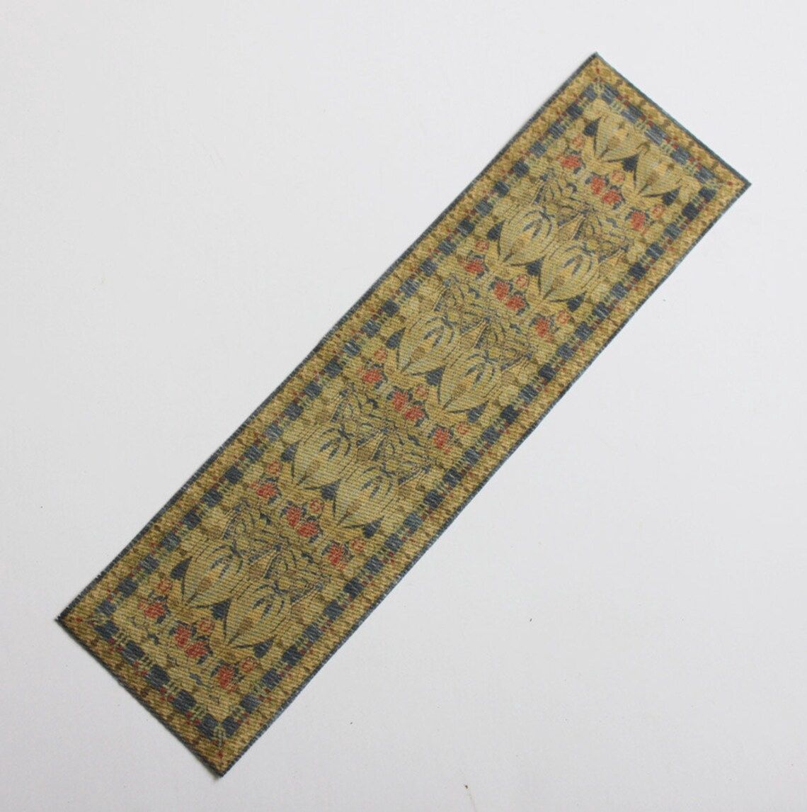 Miniature Floor or Table Runner in Arts and Crafts Style 11124k