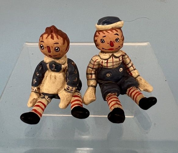 Molded Raggedy Ann and Andy mc030883