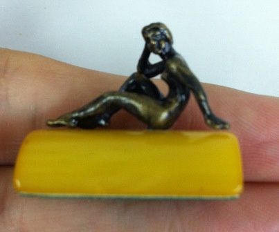 Nude on Bagbakelite JA15