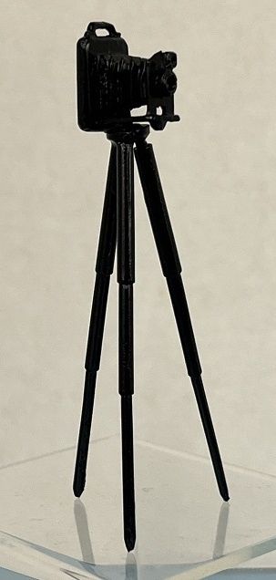 Old-Fashioned Camera on Stand isl2446