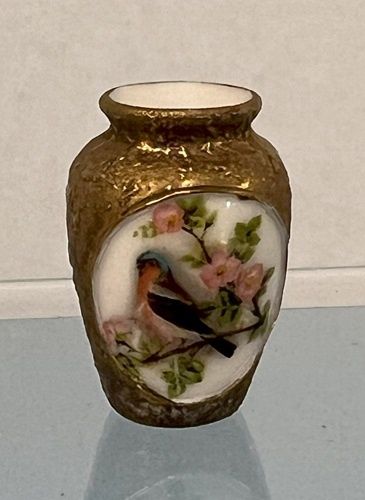 Oriental Vase with Gold Raised Paste mc030995