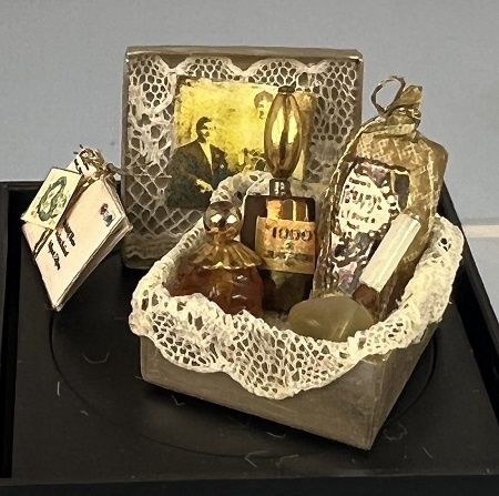 Perfume Box, Letters and Photo mc04762