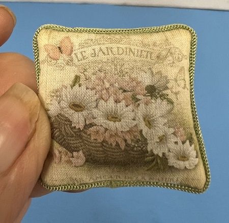 Pillow - Basket of Flowers lv358