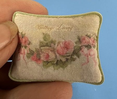 Pillow - Cottage Living with Roses lv353