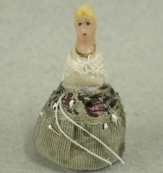Pincushion Lady RENEE-040