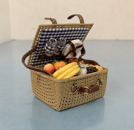 Picnic Basket with Everything mc030737a