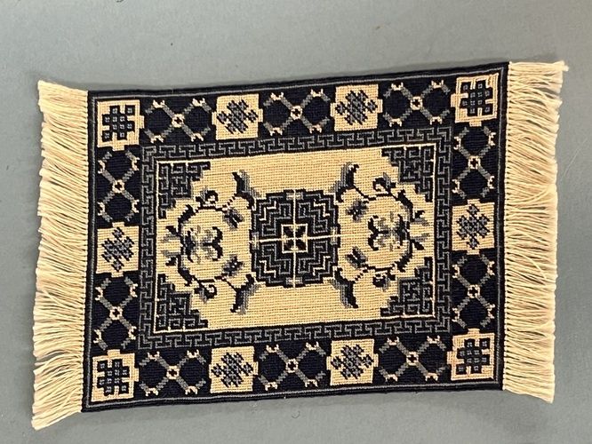 Petite Point rug mc926x